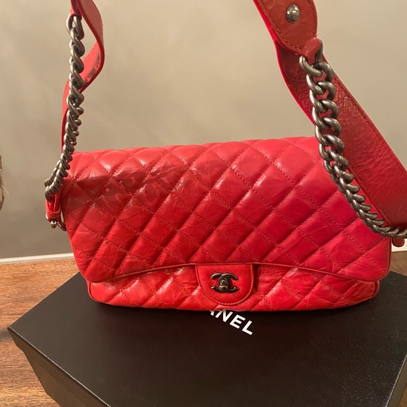 Large Chanel quilted leather shoulder bag with large chain strap - Picture 9 of 12